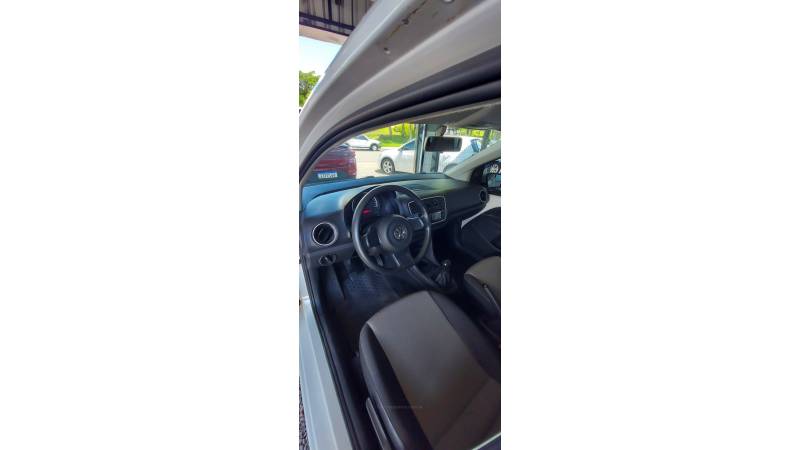 VOLKSWAGEN - UP - 2017/2017 - Branca - R$ 44.900,00