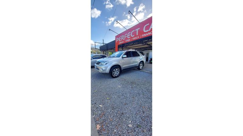 TOYOTA - HILUX SW4 - 2007/2007 - Prata - Sob Consulta