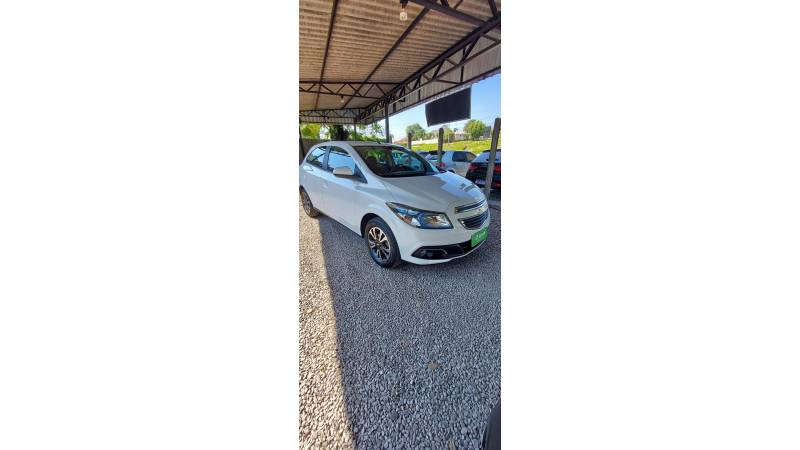 CHEVROLET - ONIX - 2016/2016 - Branca - R$ 58.900,00