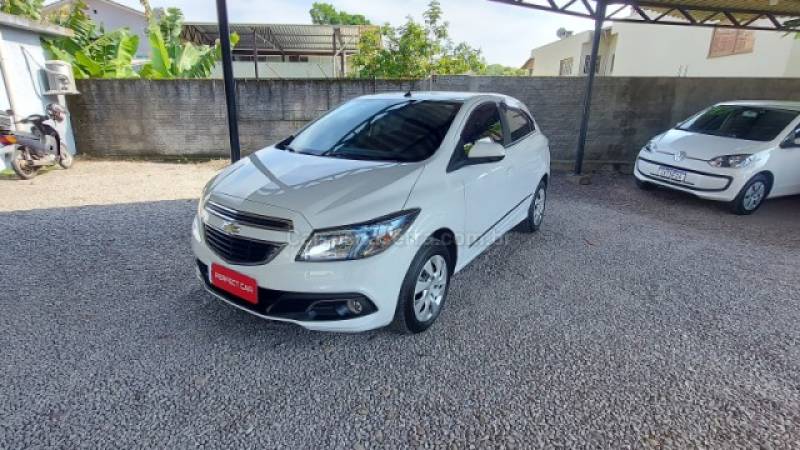 CHEVROLET - ONIX - 2016/2016 - Branca - R$ 53.900,00