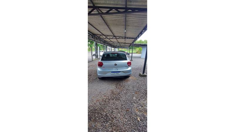 VOLKSWAGEN - POLO - 2017/2018 - Prata - R$ 75.900,00