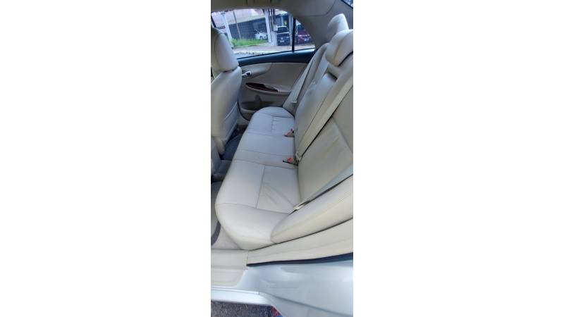 TOYOTA - COROLLA - 2012/2013 - Prata - R$ 75.900,00