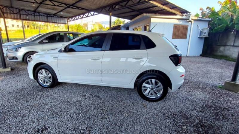 VOLKSWAGEN - POLO - 2023/2023 - Branca - R$ 98.000,00