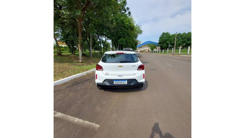 CHEVROLET - ONIX - 2020/2020 - Branca - R$ 77.000,00