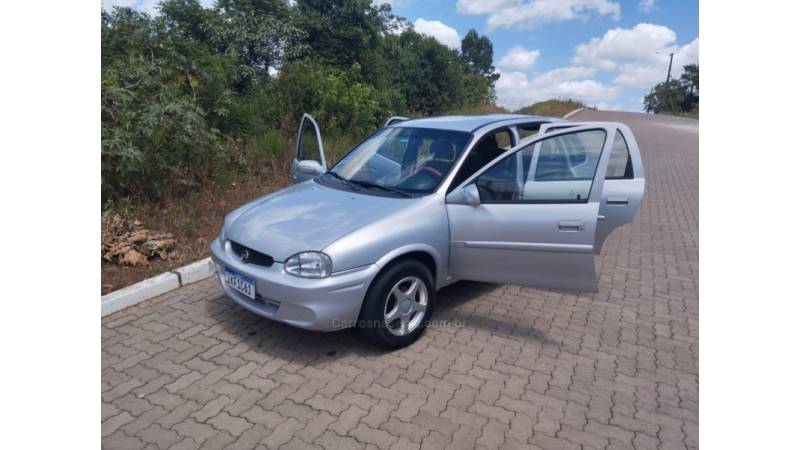 CHEVROLET - CORSA - 2002/2002 - Prata - R$ 16.800,00