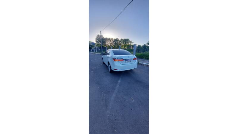 TOYOTA - COROLLA - 2018/2018 - Branca - R$ 102.900,00