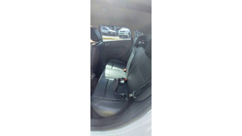 FORD - FIESTA - 2014/2015 - Branca - R$ 41.000,00