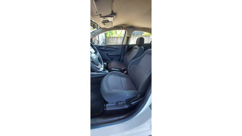 CHEVROLET - ONIX - 2016/2016 - Branca - R$ 58.900,00