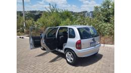 CHEVROLET - CORSA - 2002/2002 - Prata - R$ 16.800,00