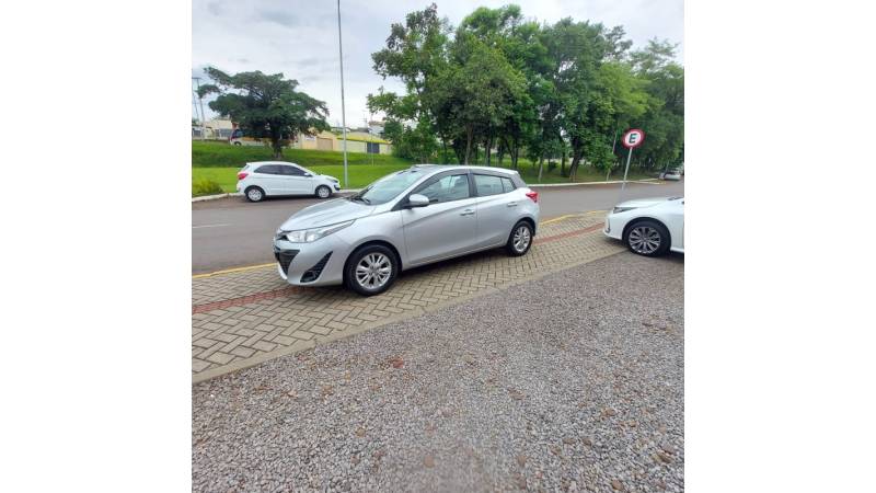 TOYOTA - YARIS - 2019/2019 - Prata - R$ 74.900,00