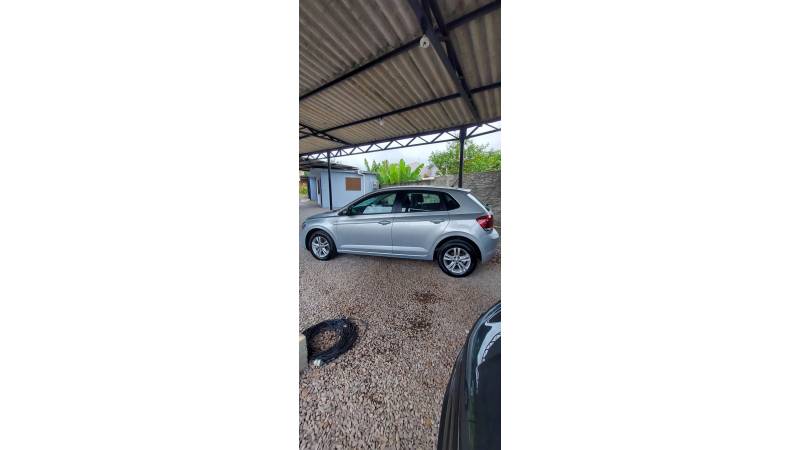 VOLKSWAGEN - POLO - 2017/2018 - Prata - R$ 75.900,00