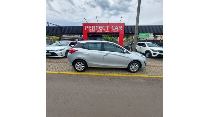 TOYOTA - YARIS - 2019/2019 - Prata - R$ 74.900,00