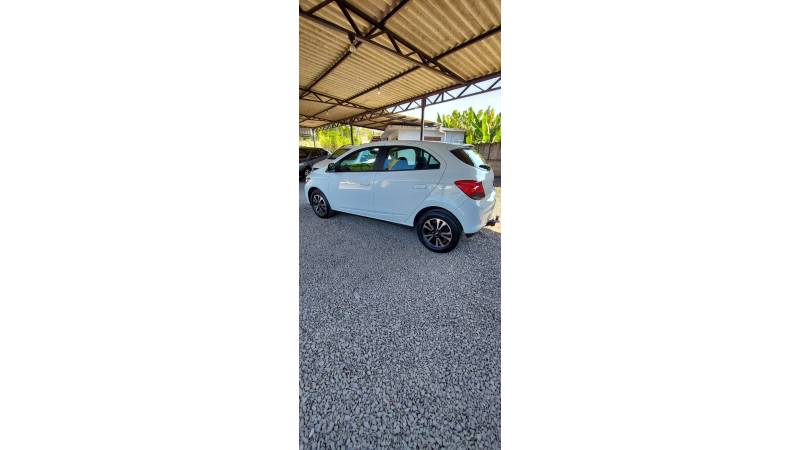 CHEVROLET - ONIX - 2016/2016 - Branca - R$ 58.900,00