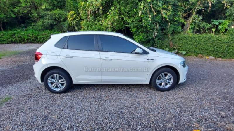 VOLKSWAGEN - POLO - 2020/2021 - Branca - R$ 75.900,00