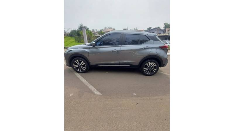 NISSAN - KICKS - 2022/2022 - Cinza - R$ 104.900,00