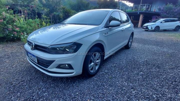 VOLKSWAGEN - POLO - 2020/2021 - Branca - R$ 75.900,00