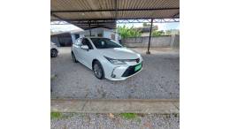 TOYOTA - COROLLA - 2022/2023 - Branca - R$ 135.000,00