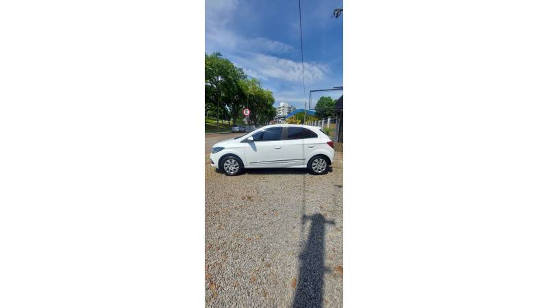 CHEVROLET - ONIX - 2016/2016 - Branca - R$ 53.900,00
