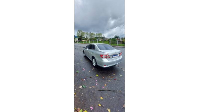TOYOTA - COROLLA - 2012/2013 - Prata - R$ 75.900,00
