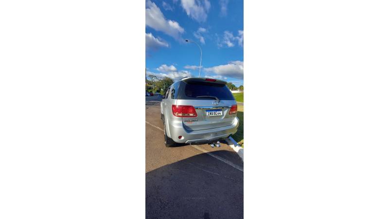 TOYOTA - HILUX SW4 - 2007/2007 - Prata - Sob Consulta