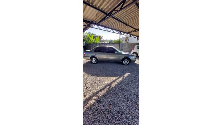 TOYOTA - COROLLA - 2002/2002 - Prata - R$ 32.900,00