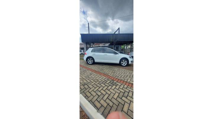 VOLKSWAGEN - GOLF - 2015/2015 - Branca - R$ 70.000,00