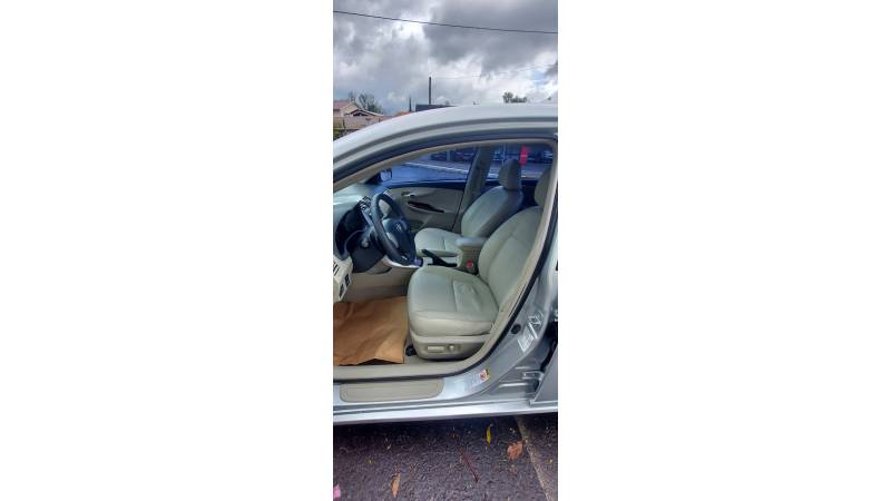 TOYOTA - COROLLA - 2012/2013 - Prata - R$ 75.900,00