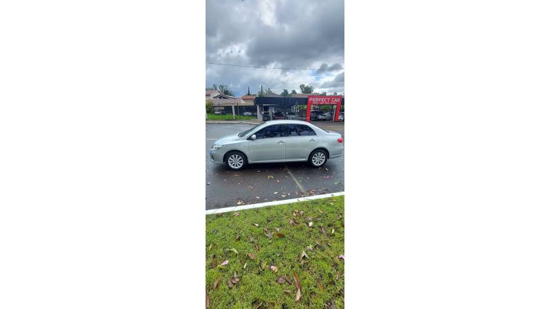 TOYOTA - COROLLA - 2012/2013 - Prata - R$ 75.900,00