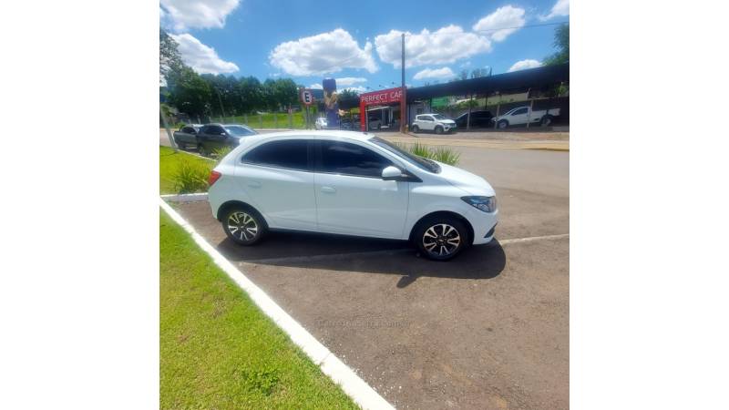 CHEVROLET - ONIX - 2015/2015 - Branca - R$ 53.900,00