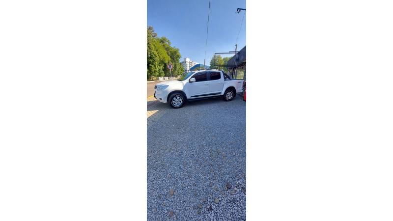 CHEVROLET - S10 - 2013/2014 - Branca - R$ 108.900,00