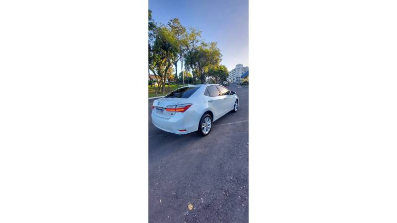 TOYOTA - COROLLA - 2018/2018 - Branca - R$ 102.900,00