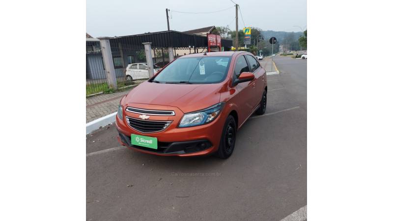 CHEVROLET - ONIX - 2013/2013 - Laranja - R$ 46.000,00