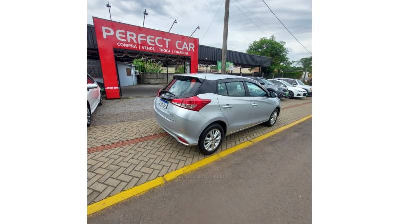 TOYOTA - YARIS - 2019/2019 - Prata - R$ 74.900,00