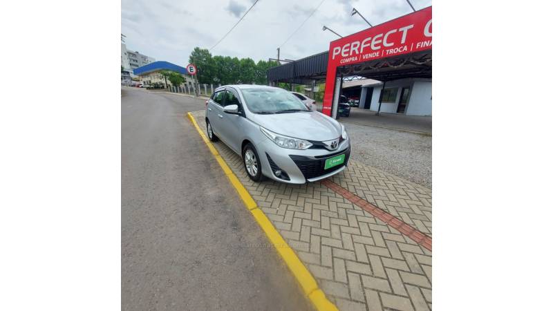 TOYOTA - YARIS - 2019/2019 - Prata - R$ 74.900,00