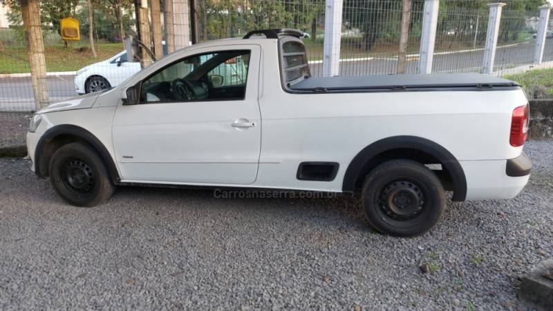 VOLKSWAGEN - SAVEIRO - 2013/2014 - Branca - R$ 39.000,00