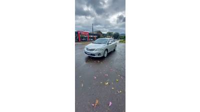 TOYOTA - COROLLA - 2012/2013 - Prata - R$ 75.900,00