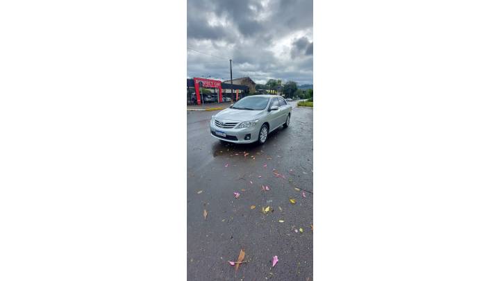 TOYOTA - COROLLA - 2012/2013 - Prata - R$ 75.900,00