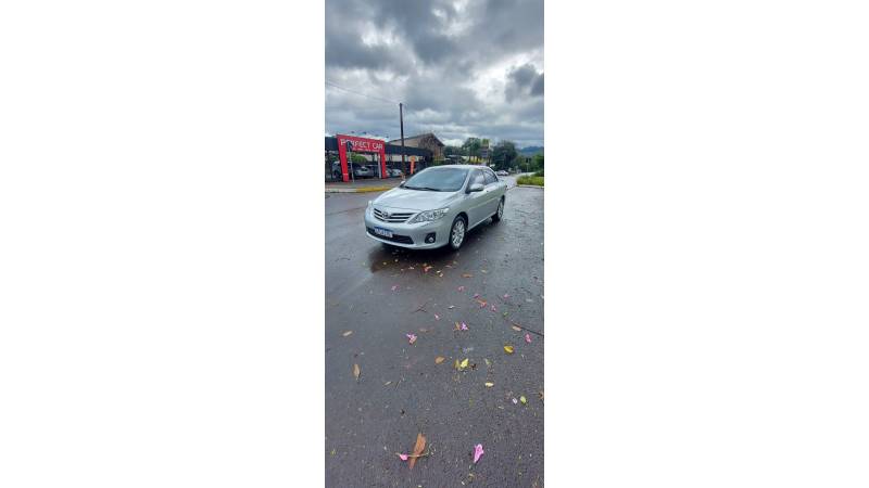 TOYOTA - COROLLA - 2012/2013 - Prata - R$ 75.900,00
