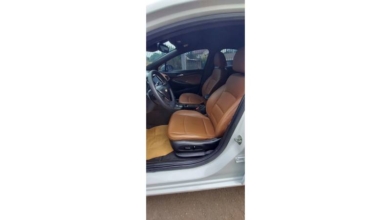 CHEVROLET - CRUZE - 2022/2022 - Branca - R$ 115.900,00