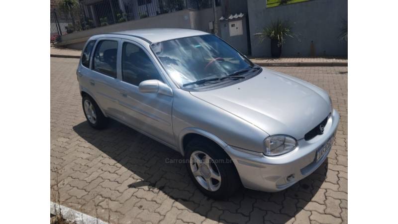 CHEVROLET - CORSA - 2002/2002 - Prata - R$ 16.800,00