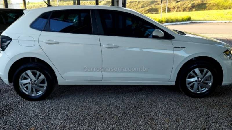 VOLKSWAGEN - POLO - 2023/2023 - Branca - R$ 98.000,00